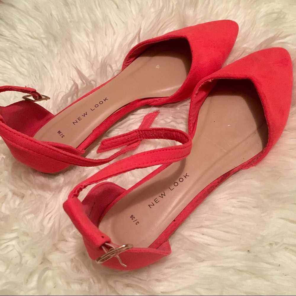 Ankle strap pointed toes flats